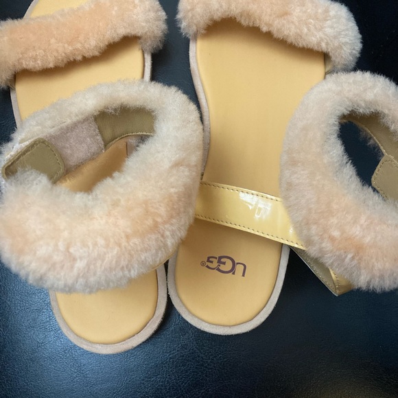 Ugg Fur Strap Sandals - Picture 2 of 4